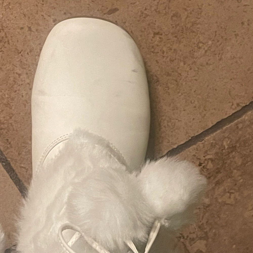 Women's White Faux-Fur Pom-Pom Winter Boots - Picture 8 of 11